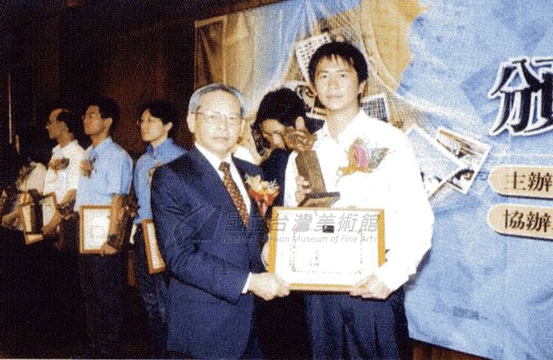 第55屆省展范光群主席頒獎。（圖片來源：省展一甲子紀念專輯）